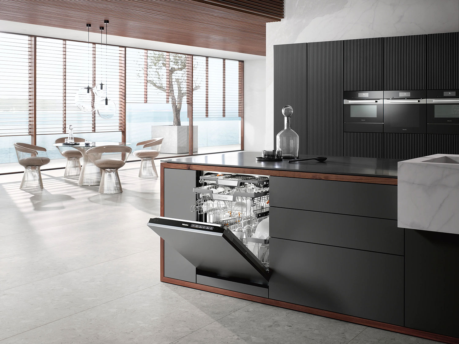 An approved Miele service partner